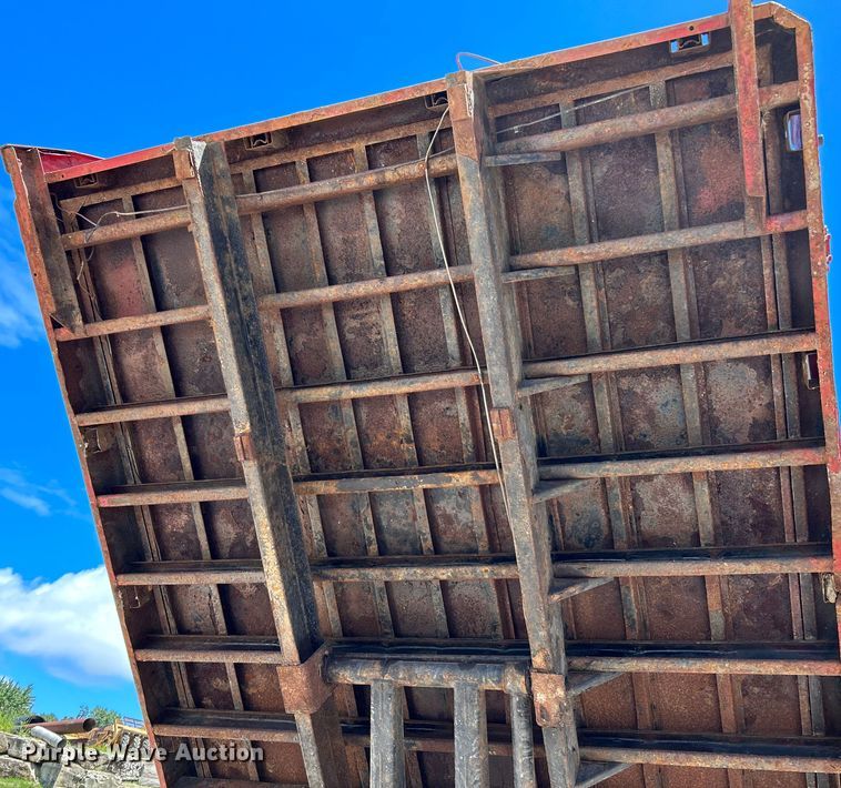 image for item NL9506 2000 Ford F650 XL Super Duty  dump truck