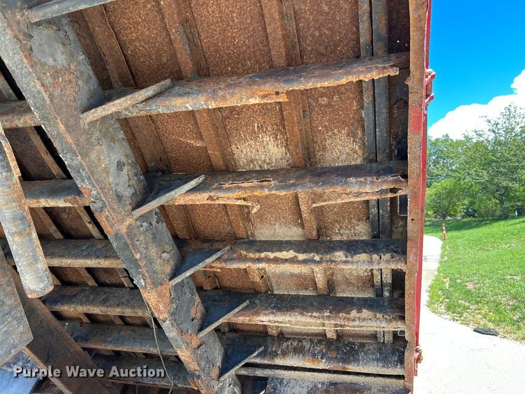 image for item NL9506 2000 Ford F650 XL Super Duty  dump truck