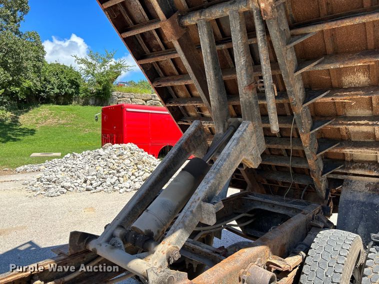 image for item NL9506 2000 Ford F650 XL Super Duty  dump truck