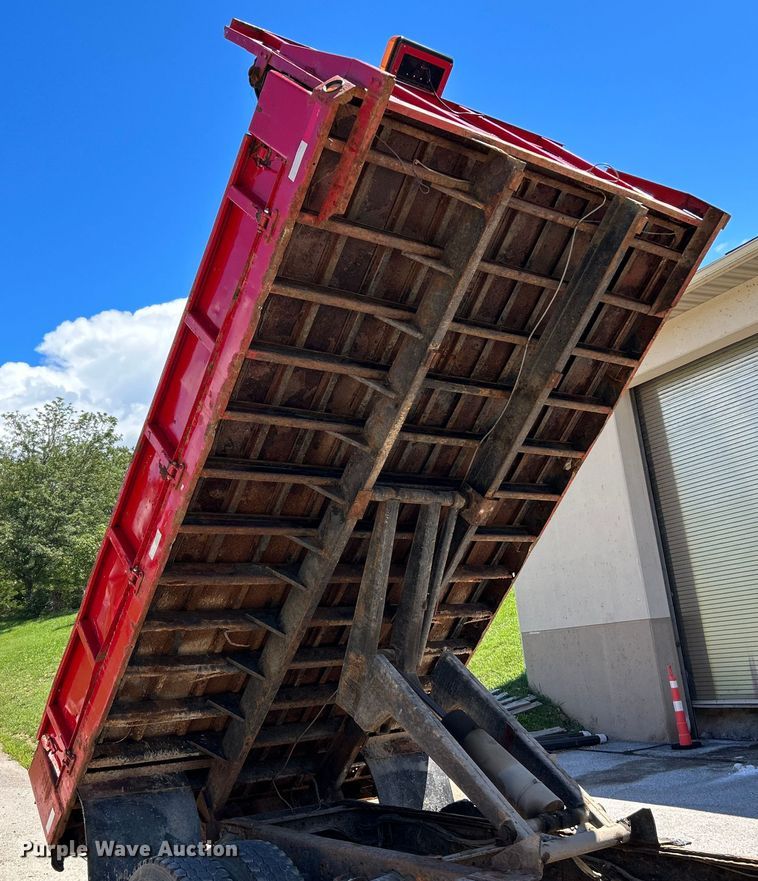 image for item NL9506 2000 Ford F650 XL Super Duty  dump truck