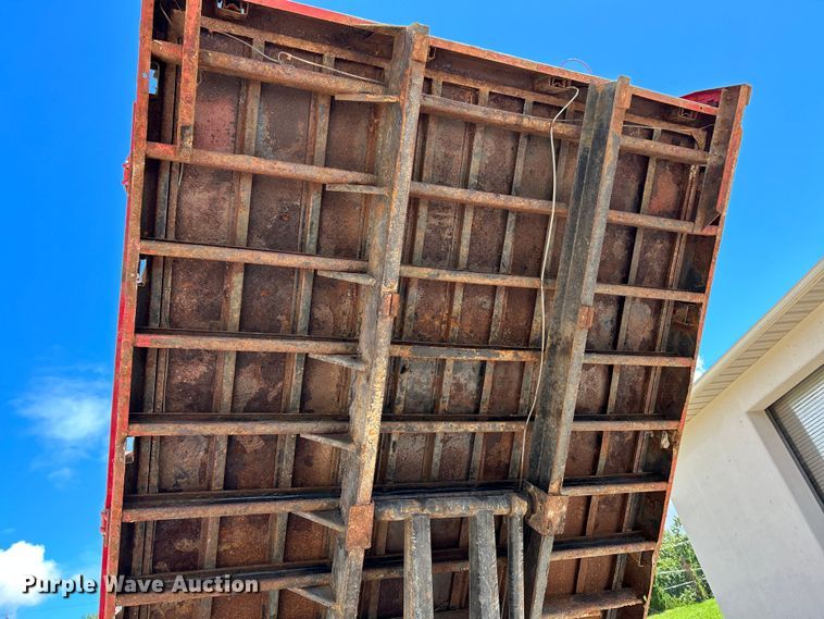 image for item NL9506 2000 Ford F650 XL Super Duty  dump truck