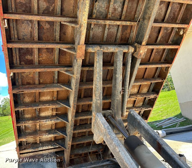 image for item NL9506 2000 Ford F650 XL Super Duty  dump truck