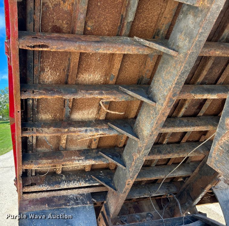 image for item NL9506 2000 Ford F650 XL Super Duty  dump truck