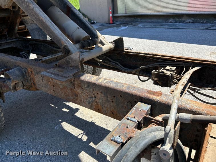 image for item NL9506 2000 Ford F650 XL Super Duty  dump truck