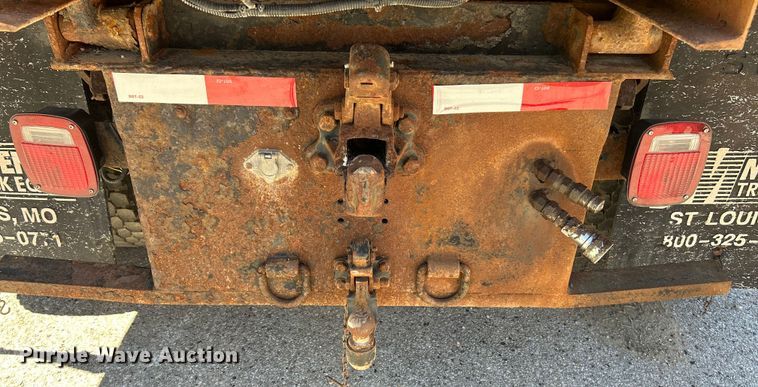 image for item NL9506 2000 Ford F650 XL Super Duty  dump truck