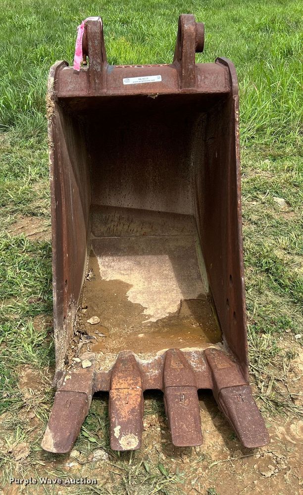 image for item NL9511 30"W excavator bucket