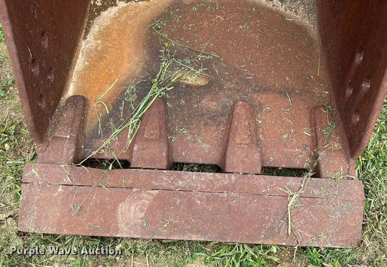 image for item NL9512 MQ  40"W excavator bucket