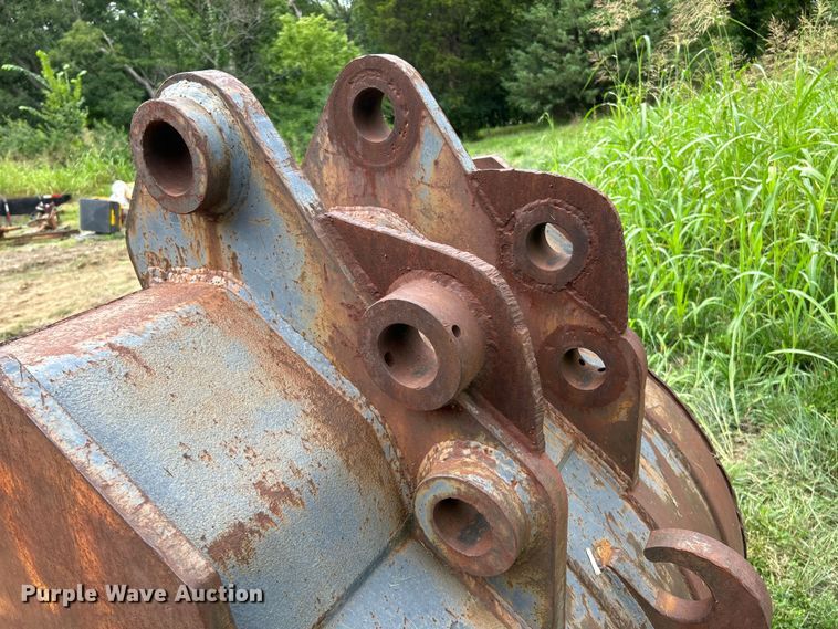 image for item NL9512 MQ  40"W excavator bucket