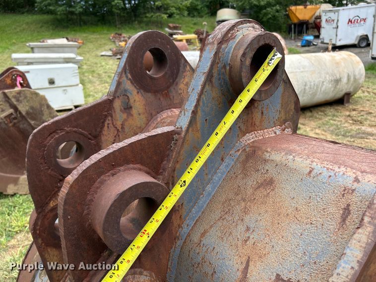 image for item NL9512 MQ  40"W excavator bucket