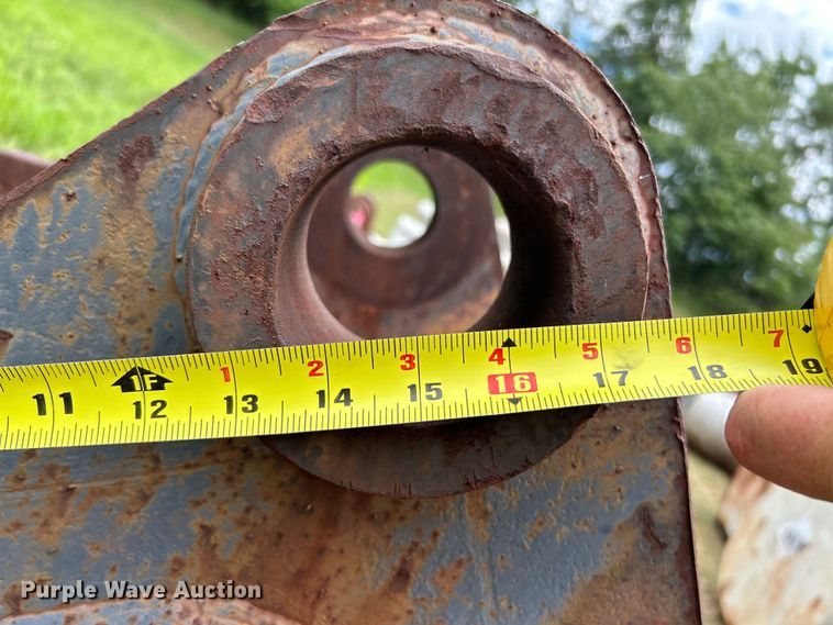 image for item NL9512 MQ  40"W excavator bucket