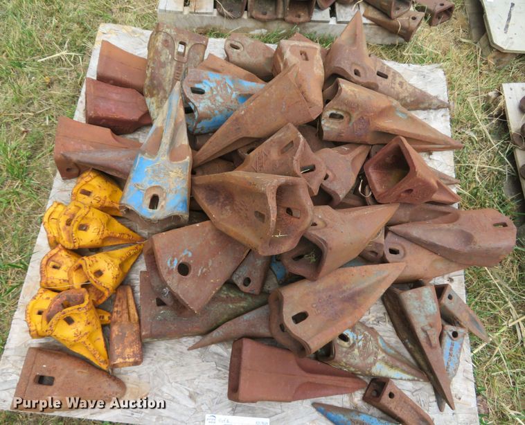 image for item NL9513 (6) pallets of excavator bucket teeth