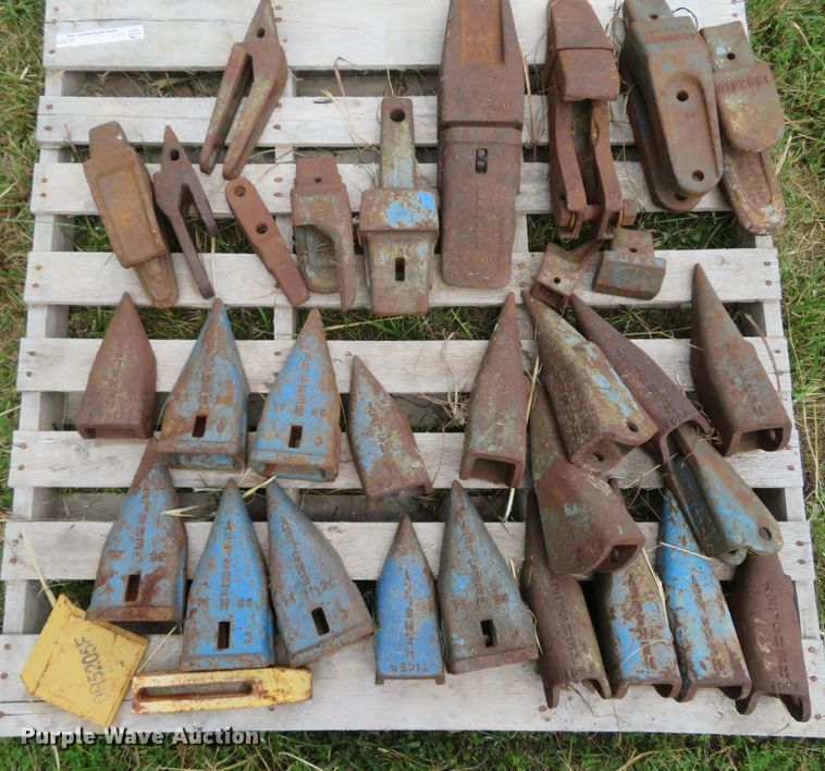 image for item NL9514 (7) pallets of excavator bucket teeth