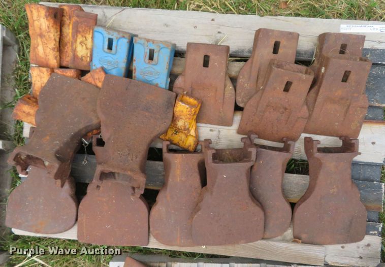 image for item NL9514 (7) pallets of excavator bucket teeth