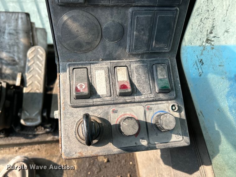 image for item NL9561 2005 Terex Fuchs MHL380  material handler