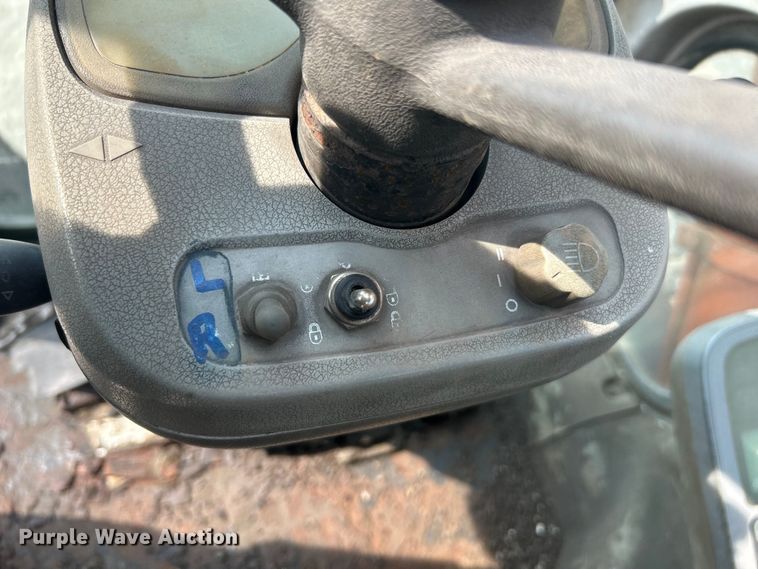 image for item NL9563 2003 Daewoo Solar 200 W-V  wheeled excavator