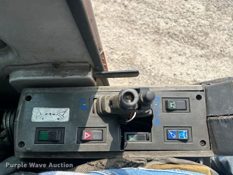 image for item NL9563 2003 Daewoo Solar 200 W-V  wheeled excavator