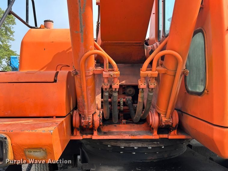 image for item NL9563 2003 Daewoo Solar 200 W-V  wheeled excavator