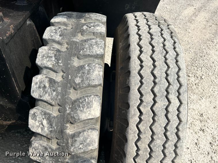 image for item NL9563 2003 Daewoo Solar 200 W-V  wheeled excavator