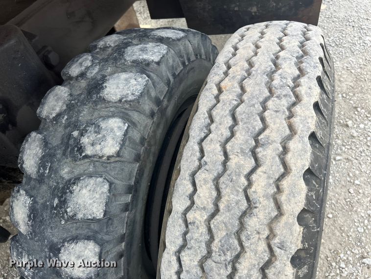 image for item NL9563 2003 Daewoo Solar 200 W-V  wheeled excavator