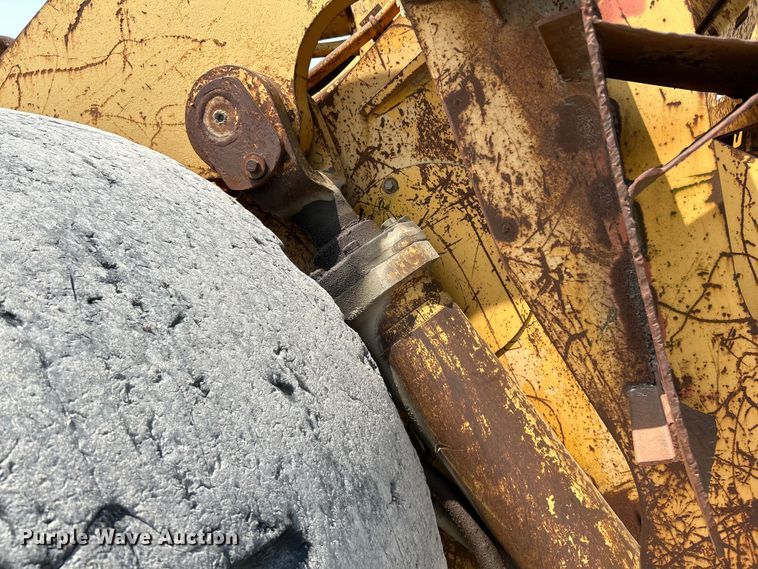 image for item NL9564 1990 Komatsu WA500-1  wheel loader