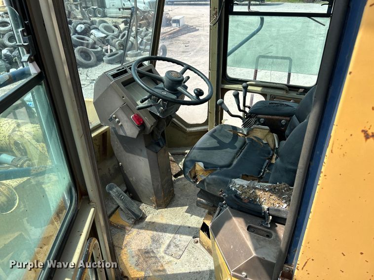 image for item NL9564 1990 Komatsu WA500-1  wheel loader