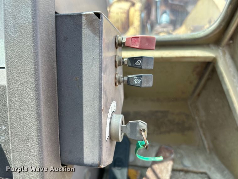 image for item NL9564 1990 Komatsu WA500-1  wheel loader