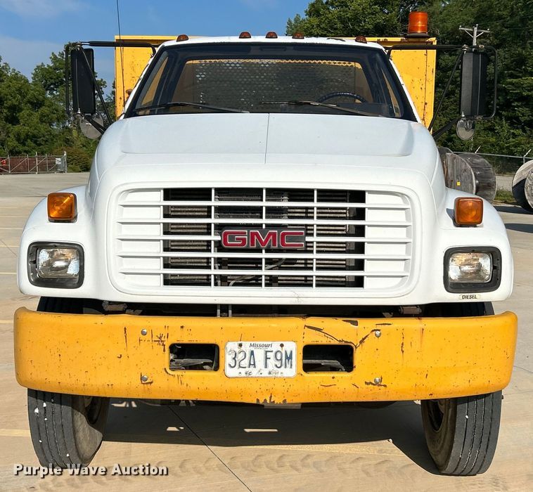 image for item NL9574 2000 GMC C6500  flatbed truck