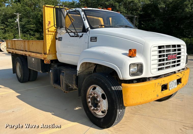 image for item NL9574 2000 GMC C6500  flatbed truck