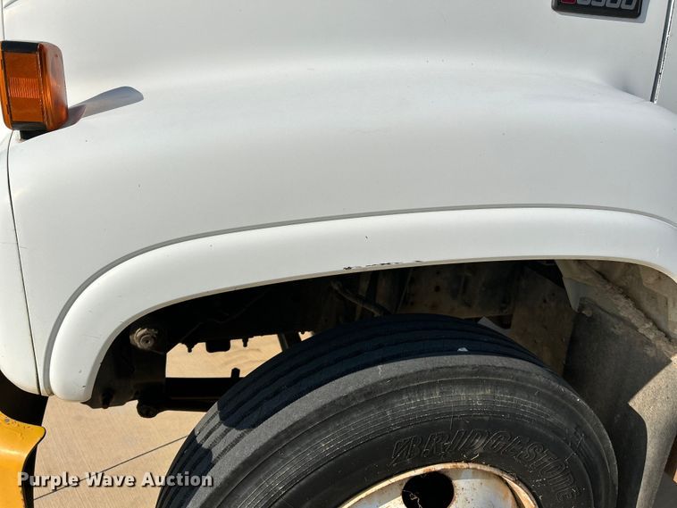 image for item NL9574 2000 GMC C6500  flatbed truck