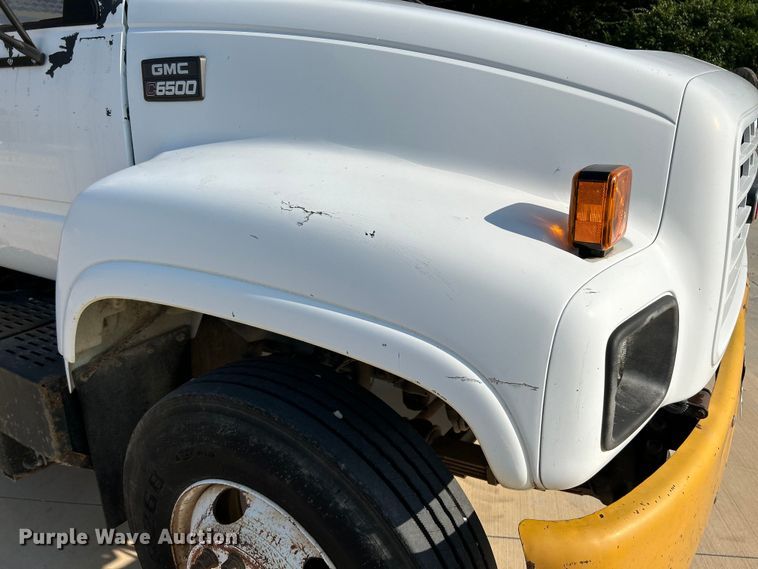 image for item NL9574 2000 GMC C6500  flatbed truck