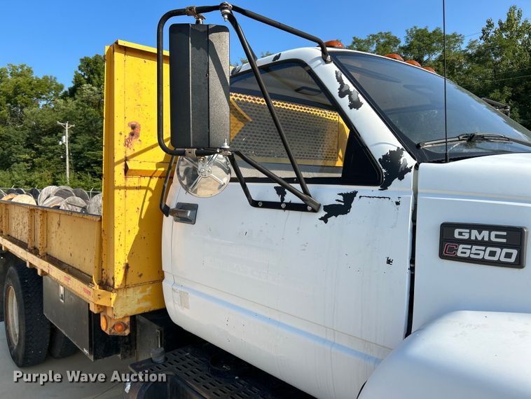image for item NL9574 2000 GMC C6500  flatbed truck