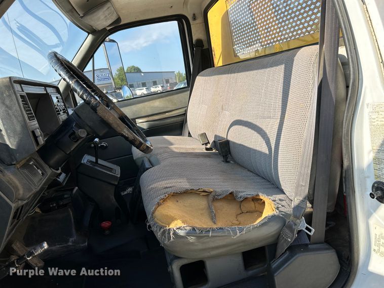 image for item NL9574 2000 GMC C6500  flatbed truck