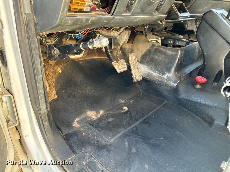 image for item NL9574 2000 GMC C6500  flatbed truck