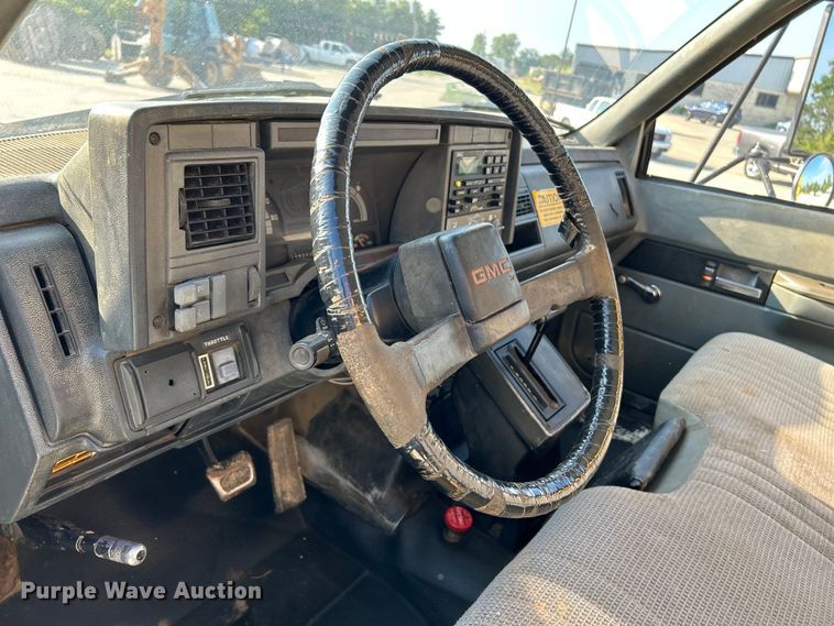 image for item NL9574 2000 GMC C6500  flatbed truck