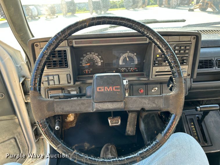 image for item NL9574 2000 GMC C6500  flatbed truck