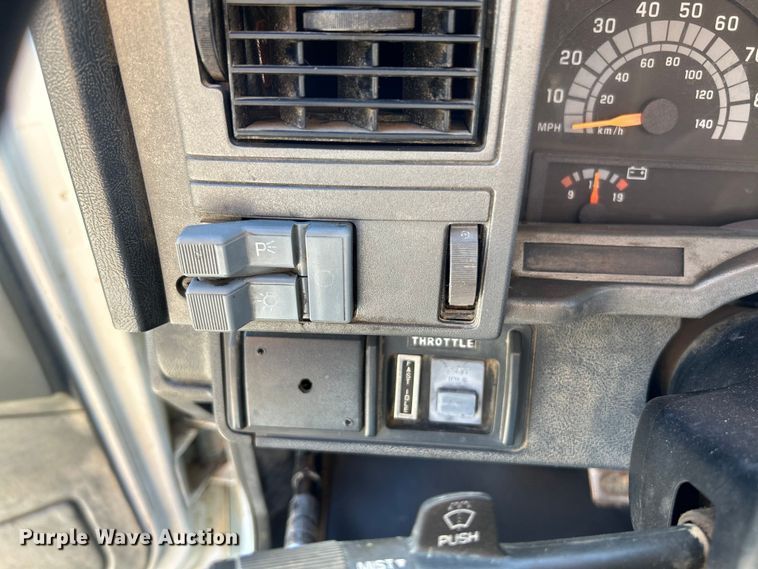 image for item NL9574 2000 GMC C6500  flatbed truck