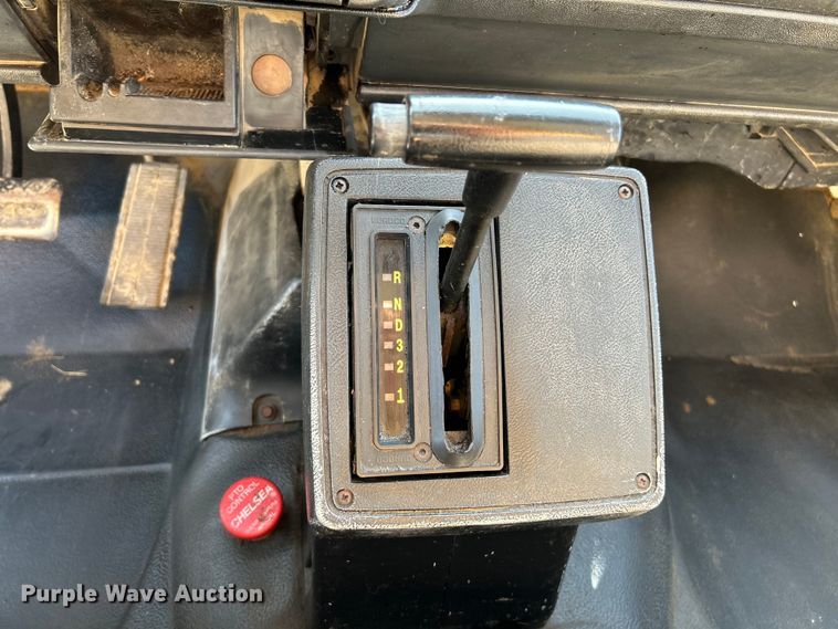 image for item NL9574 2000 GMC C6500  flatbed truck