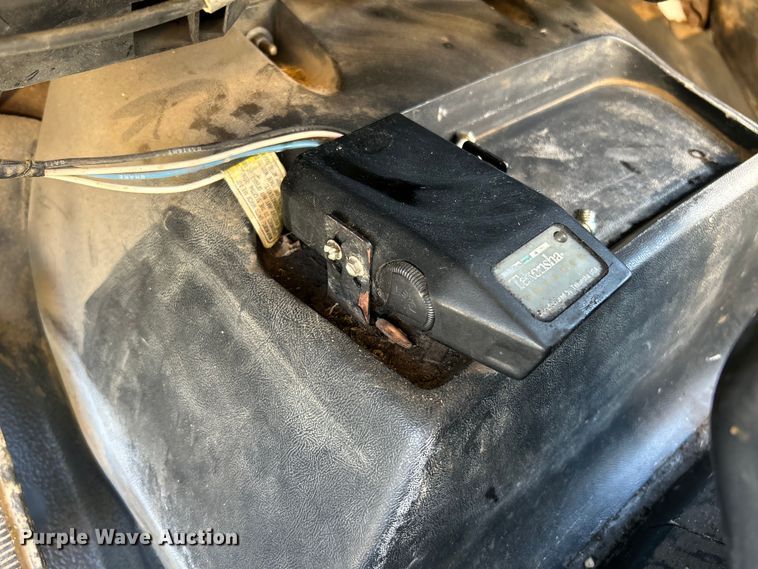 image for item NL9574 2000 GMC C6500  flatbed truck