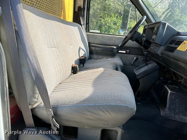 image for item NL9574 2000 GMC C6500  flatbed truck