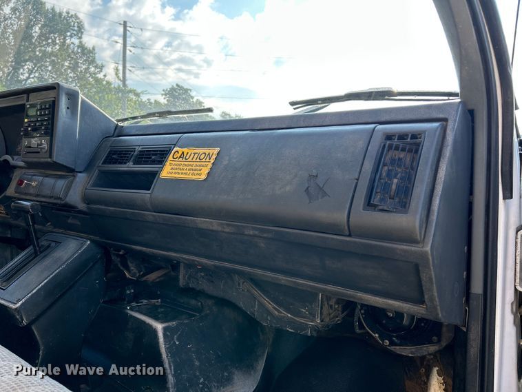 image for item NL9574 2000 GMC C6500  flatbed truck