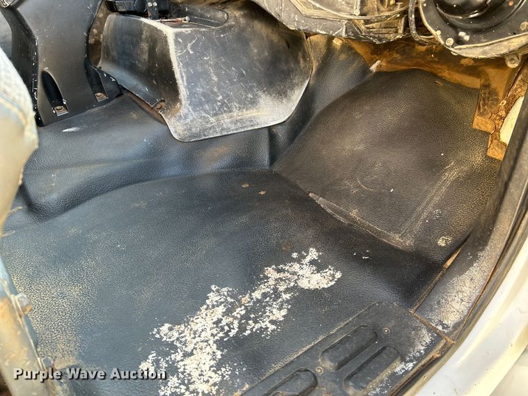 image for item NL9574 2000 GMC C6500  flatbed truck