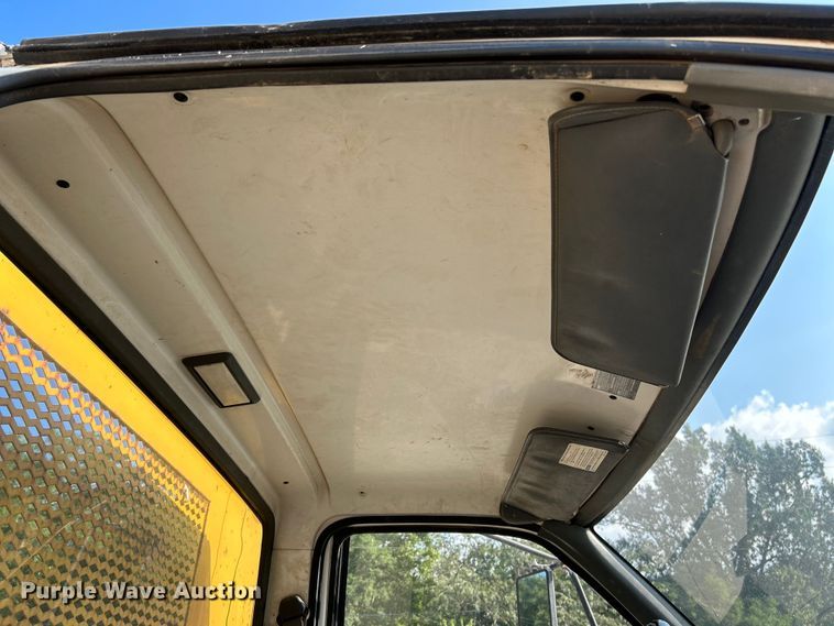 image for item NL9574 2000 GMC C6500  flatbed truck