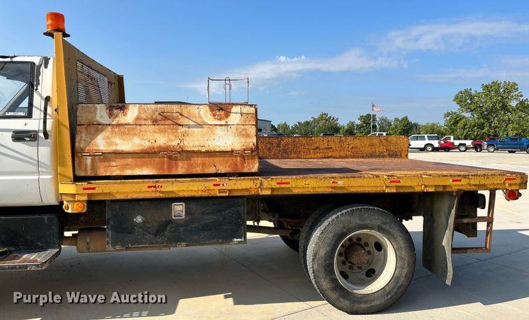 image for item NL9574 2000 GMC C6500  flatbed truck