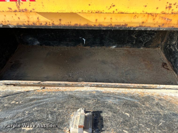 image for item NL9574 2000 GMC C6500  flatbed truck