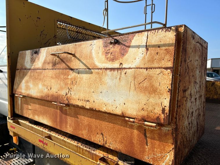 image for item NL9574 2000 GMC C6500  flatbed truck