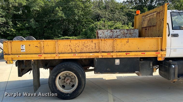 image for item NL9574 2000 GMC C6500  flatbed truck