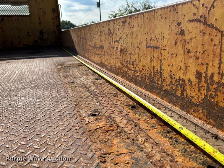 image for item NL9574 2000 GMC C6500  flatbed truck