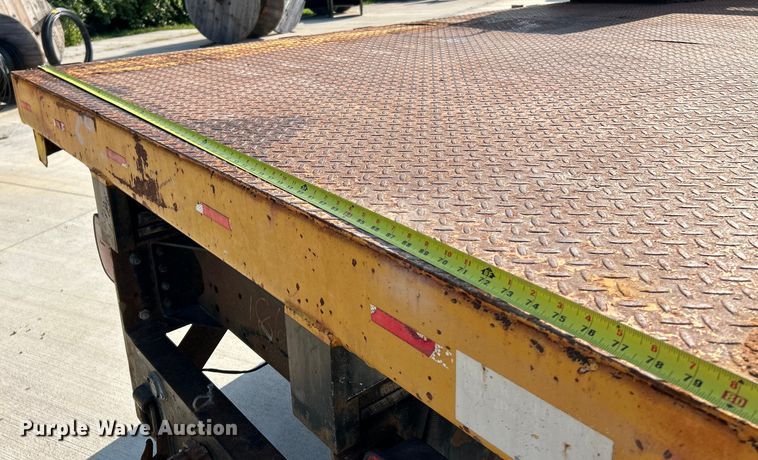 image for item NL9574 2000 GMC C6500  flatbed truck