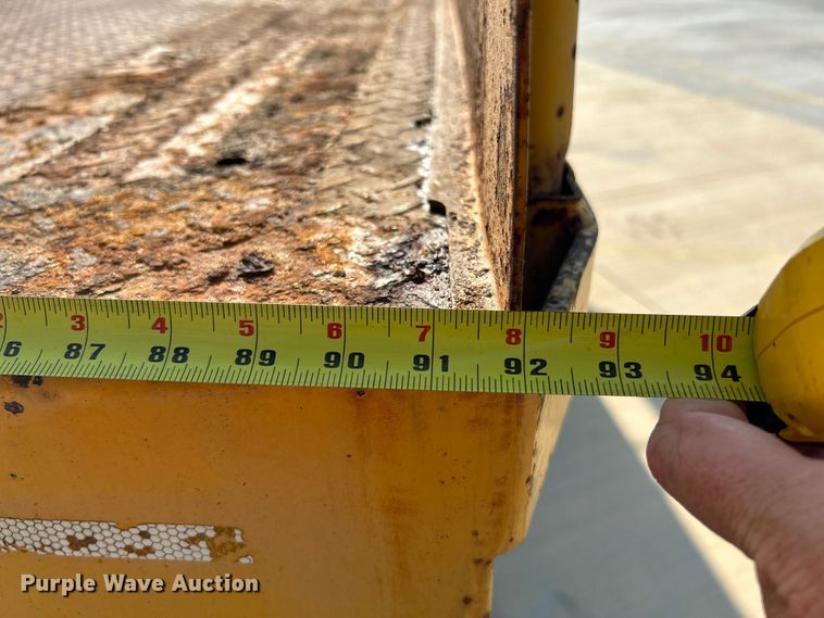 image for item NL9574 2000 GMC C6500  flatbed truck