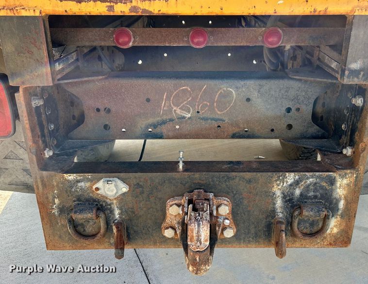 image for item NL9574 2000 GMC C6500  flatbed truck